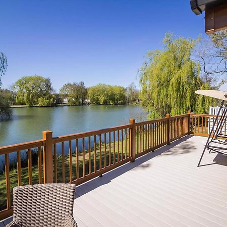 Stunning Lodge With Free Wifi For Hire At Carlton Meres In Suffolk Ref 60013M Saxmundham Bagian luar foto