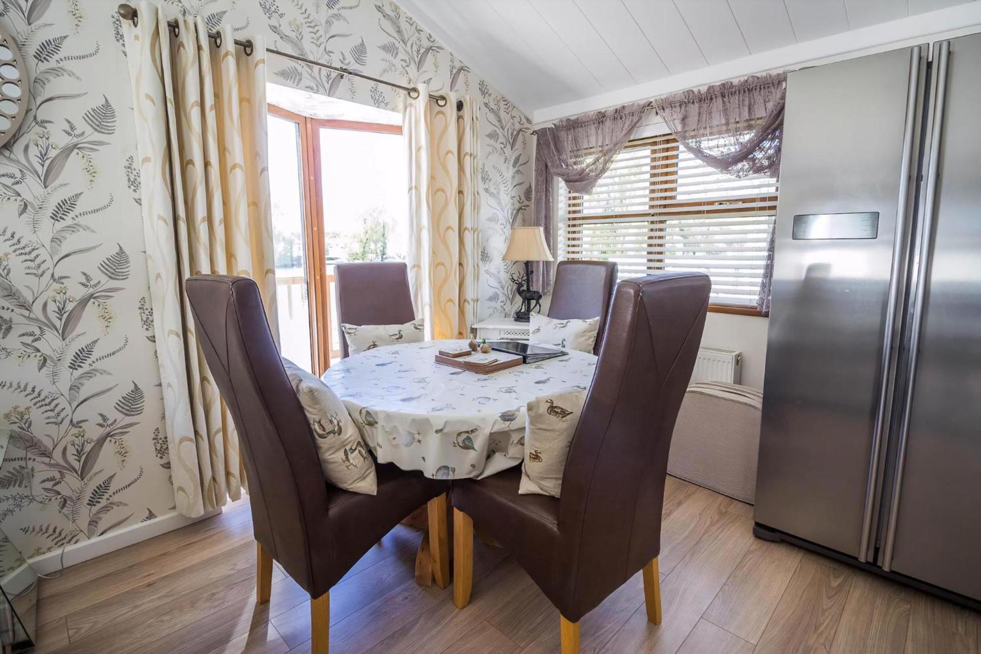 Stunning Lodge With Free Wifi For Hire At Carlton Meres In Suffolk Ref 60013M Saxmundham Bagian luar foto