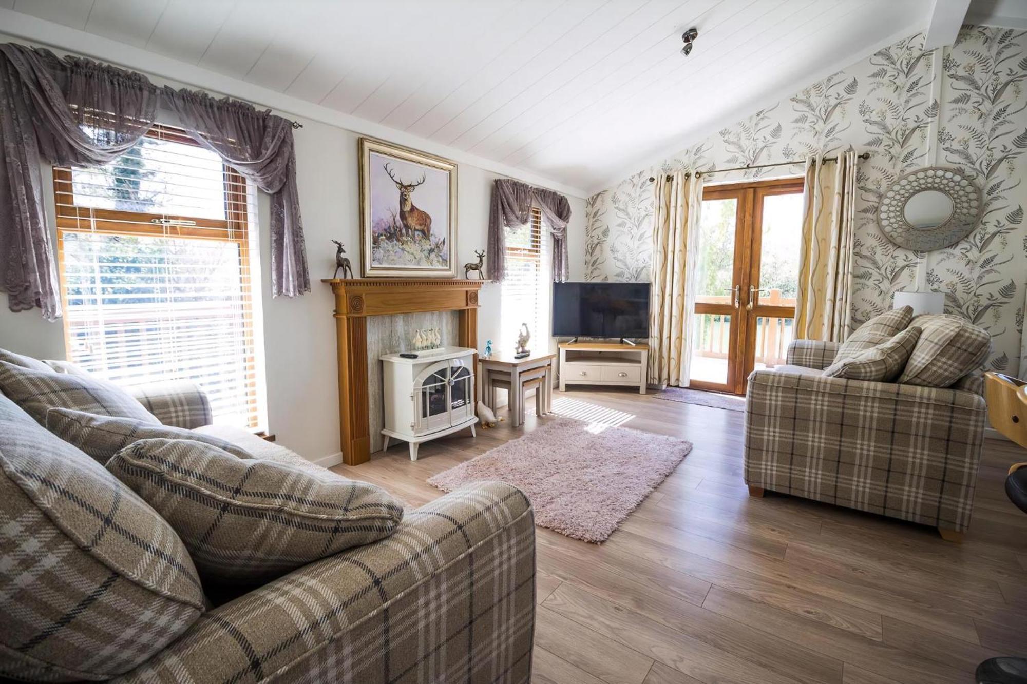Stunning Lodge With Free Wifi For Hire At Carlton Meres In Suffolk Ref 60013M Saxmundham Bagian luar foto