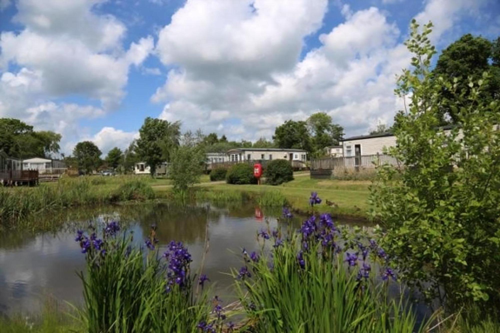 Stunning Lodge With Free Wifi For Hire At Carlton Meres In Suffolk Ref 60013M Saxmundham Bagian luar foto